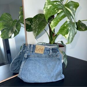 Lee Shorts High Rise Elastic Waist Mom Shorts Light Wash Denim vintage style